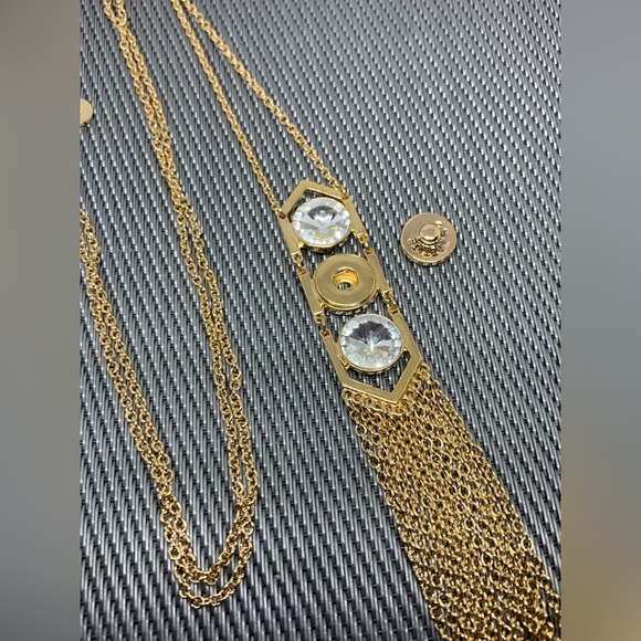 💗Gold Tasseled Snap Button MOM Necklace, Magnolia & Vine, Ginger Snaps & Co. - Picture 4 of 8